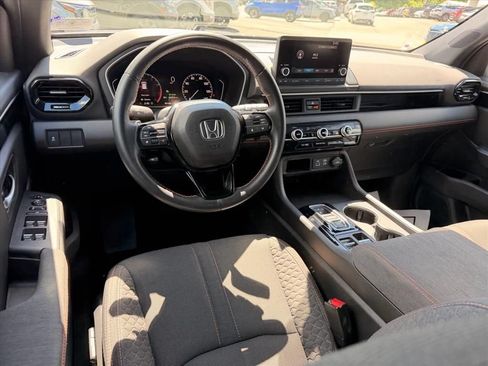 Used 2025 Honda Pilot Sport image 7
