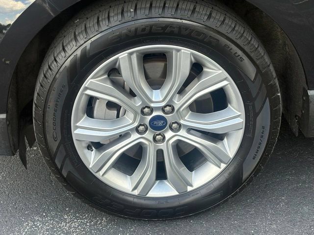 Used 2021 Ford Edge Titanium w/ Cargo Accessory Package FWD image 32