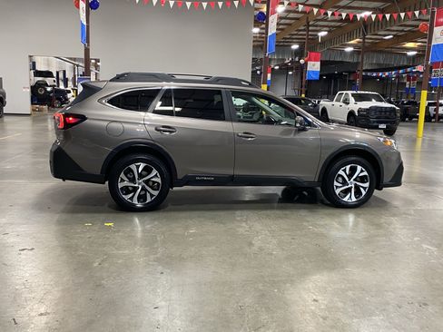 Used 2022 Subaru Outback Limited AWD/4WD image 6