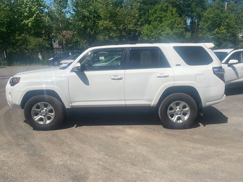 Used 2020 Toyota 4Runner SR5 Premium w/ Moonroof Package AWD/4WD image 5