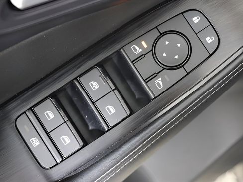 Used 2024 Nissan Rogue SV image 43