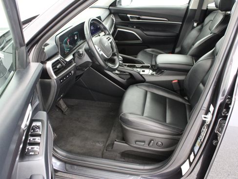 Used 2025 Kia Telluride S FWD image 14