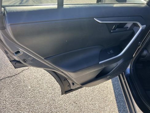 Used 2021 Toyota RAV4 LE image 21