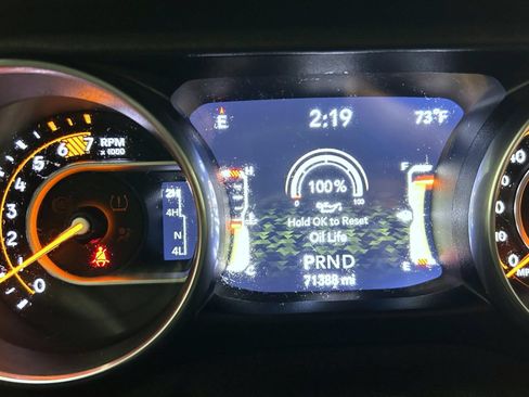 Used 2019 Jeep Wrangler Unlimited Sahara AWD/4WD image 14
