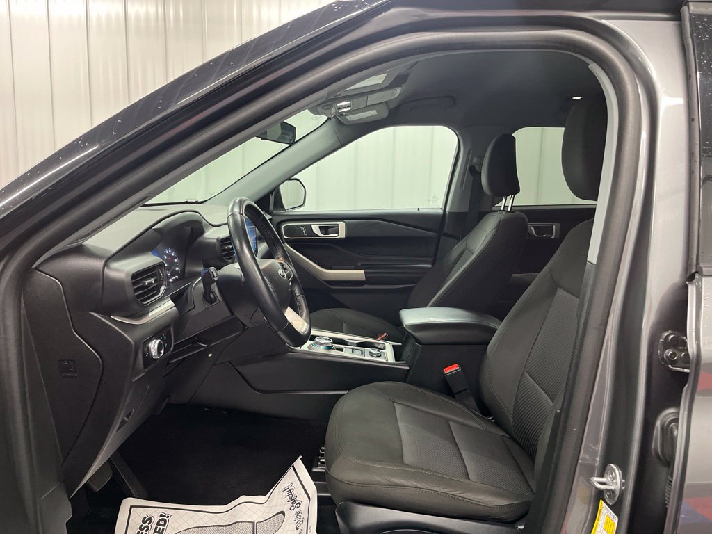 Used 2023 Ford Explorer XLT AWD/4WD image 18