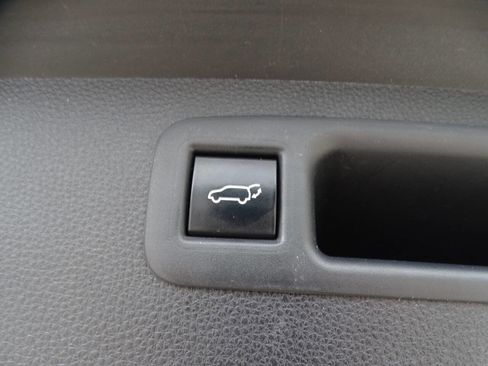 Used 2021 Toyota Highlander XLE image 38