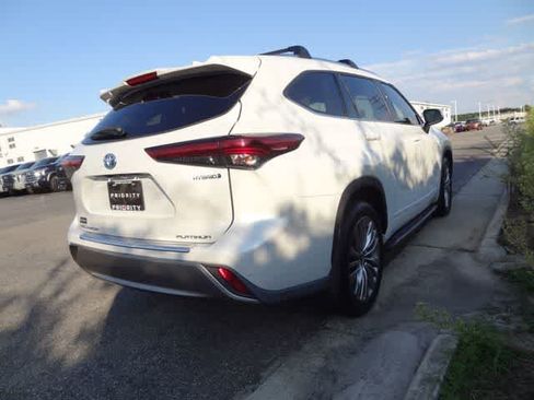 Used 2022 Toyota Highlander Platinum AWD/4WD image 6