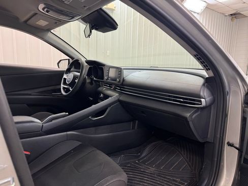 Used 2021 Hyundai Elantra SEL FWD image 23