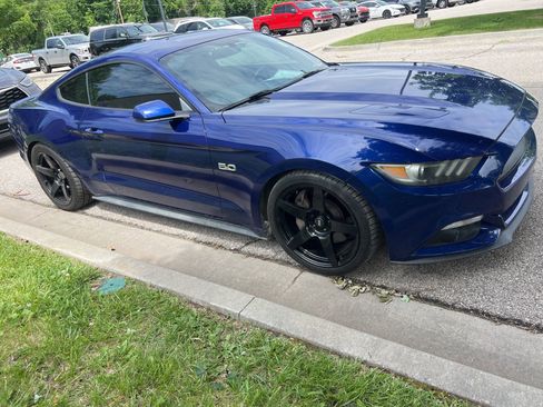 Used 2015 Ford Mustang GT RWD image 3