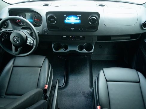 Used 2024 Mercedes-Benz Sprinter 2500 image 13