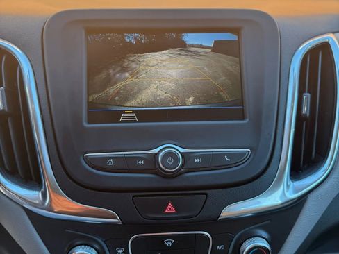 Used 2019 Chevrolet Equinox LS image 16