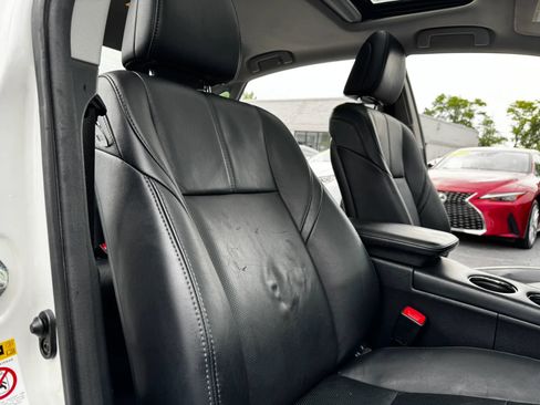 Used 2013 Toyota Avalon Limited w/ Technology Pkg FWD image 13