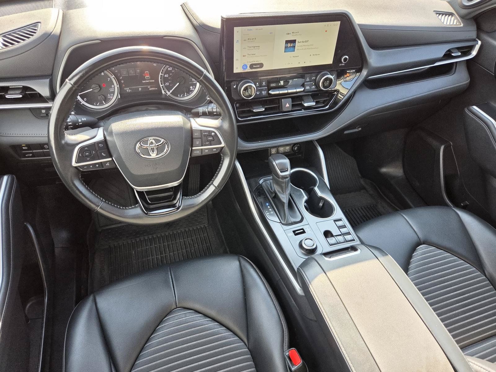 Used 2023 Toyota Highlander XSE AWD/4WD image 15