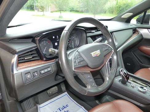 Used 2021 Cadillac XT5 Premium Luxury FWD image 26