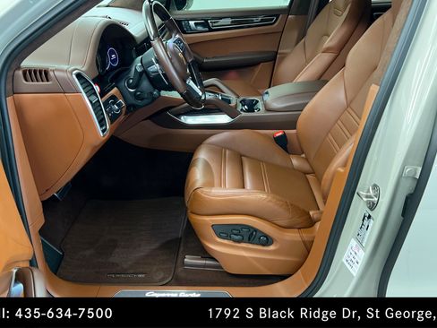 Used 2022 Porsche Cayenne Turbo AWD/4WD image 17