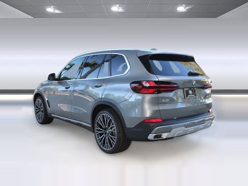 New 2026 BMW X5 sDrive40i image 3
