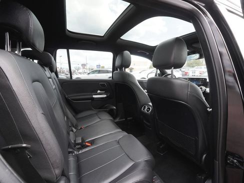Used 2023 Mercedes-Benz GLB 250 4MATIC w/ Premium Package image 43