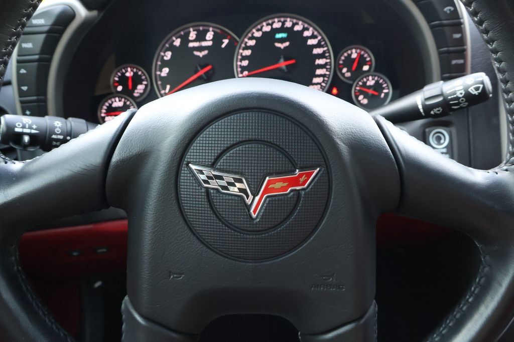 Used 2005 Chevrolet Corvette Coupe w/ Preferred Equipment Group RWD image 21
