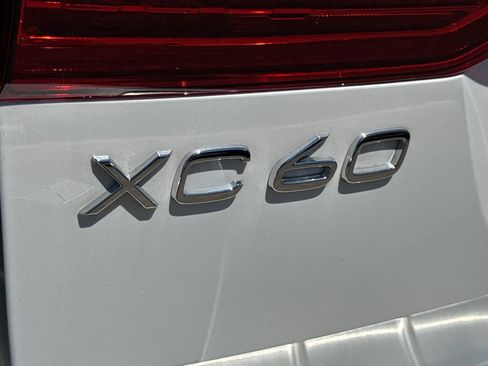 Used 2022 Volvo XC60 B6 R-Design w/ Advanced Package AWD/4WD image 12
