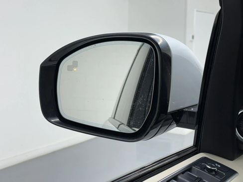 Used 2017 Land Rover Range Rover HSE image 18