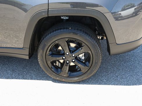 New 2026 Jeep Grand Cherokee Limited w/ Limited Altitude Package AWD/4WD image 4