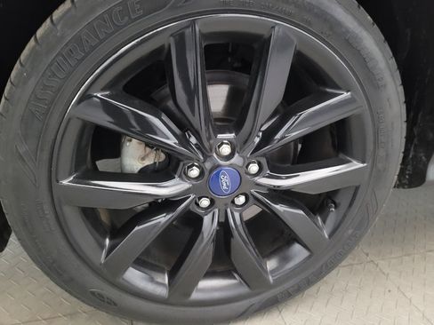 Used 2018 Ford Escape SE w/ SE Sport Appearance Package FWD image 31