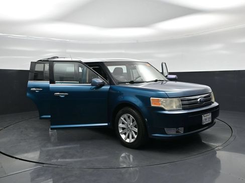 Used 2011 Ford Flex SEL FWD image 28