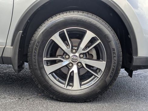 Used 2018 Toyota RAV4 XLE AWD/4WD image 11