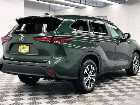 Used 2024 Toyota Highlander XLE image 12