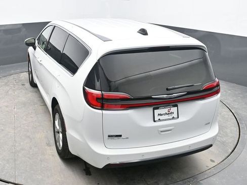 Used 2023 Chrysler Pacifica Touring-L image 23