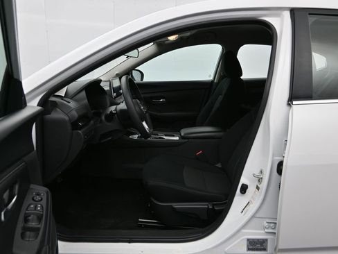 Used 2024 Nissan Sentra SV FWD image 19