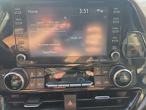 Used 2022 Toyota Highlander XLE image 33