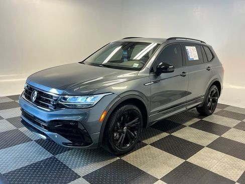 Certified 2023 Volkswagen Tiguan SE R-Line FWD image 3