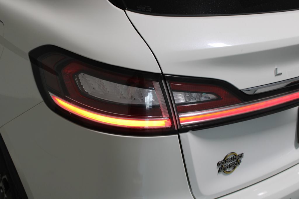 Used 2022 Lincoln Nautilus Reserve w/ Equipment Group 201A FWD image 57