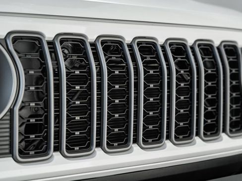 New 2025 Jeep Gladiator Sport image 9