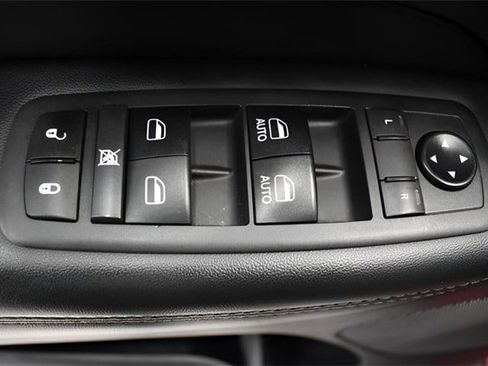 Used 2019 Jeep Grand Cherokee Laredo image 23