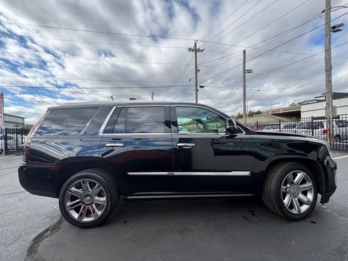 Used 2019 Cadillac Escalade Premium Luxury image 12