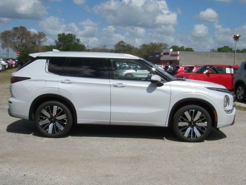 New 2026 Mitsubishi Outlander SEL FWD image 2