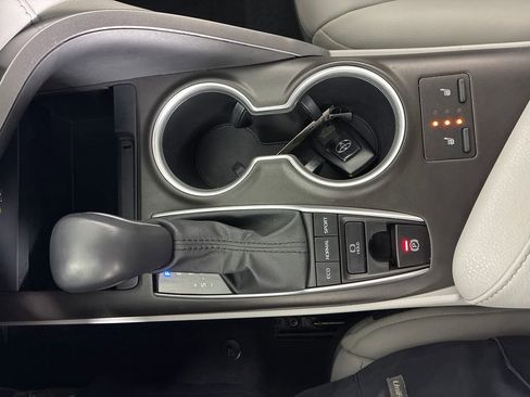 Used 2022 Toyota Camry XLE image 21