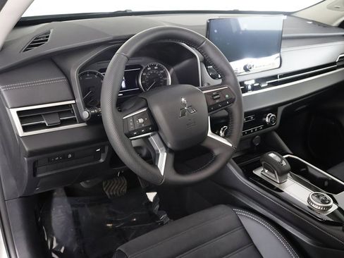 New 2026 Mitsubishi Outlander SE image 28