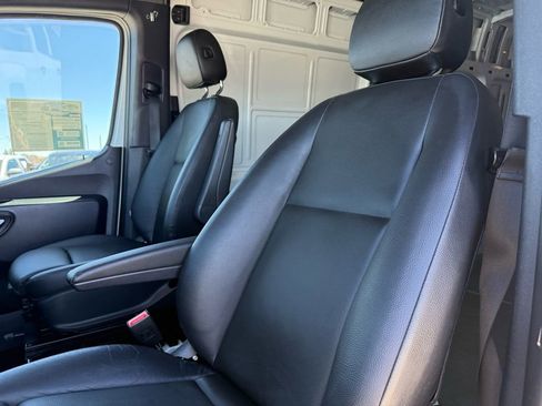 Used 2019 Mercedes-Benz Sprinter 2500 image 24