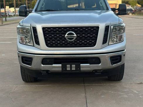 Used 2019 Nissan Titan SV w/ SV Convenience Package AWD/4WD image 2