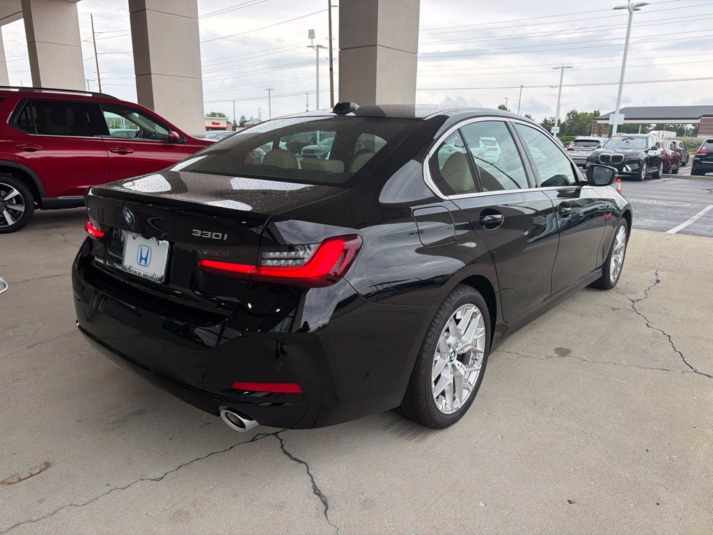 Used 2025 BMW 330i xDrive Sedan w/ Convenience Package AWD/4WD image 5