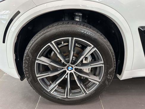 Used 2024 BMW X5 xDrive40i w/ M Sport Package AWD/4WD image 8