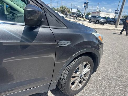 Used 2017 Ford Escape SE FWD image 5