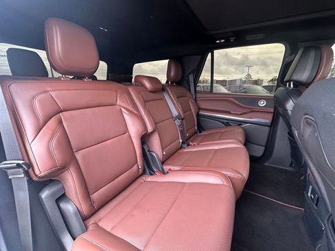 Used 2025 Lincoln Navigator Reserve image 29