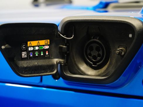 Used 2022 Jeep Wrangler Unlimited Sahara w/ Cold Weather Group image 6