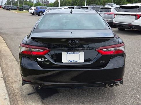 Used 2023 Toyota Camry SE FWD image 11