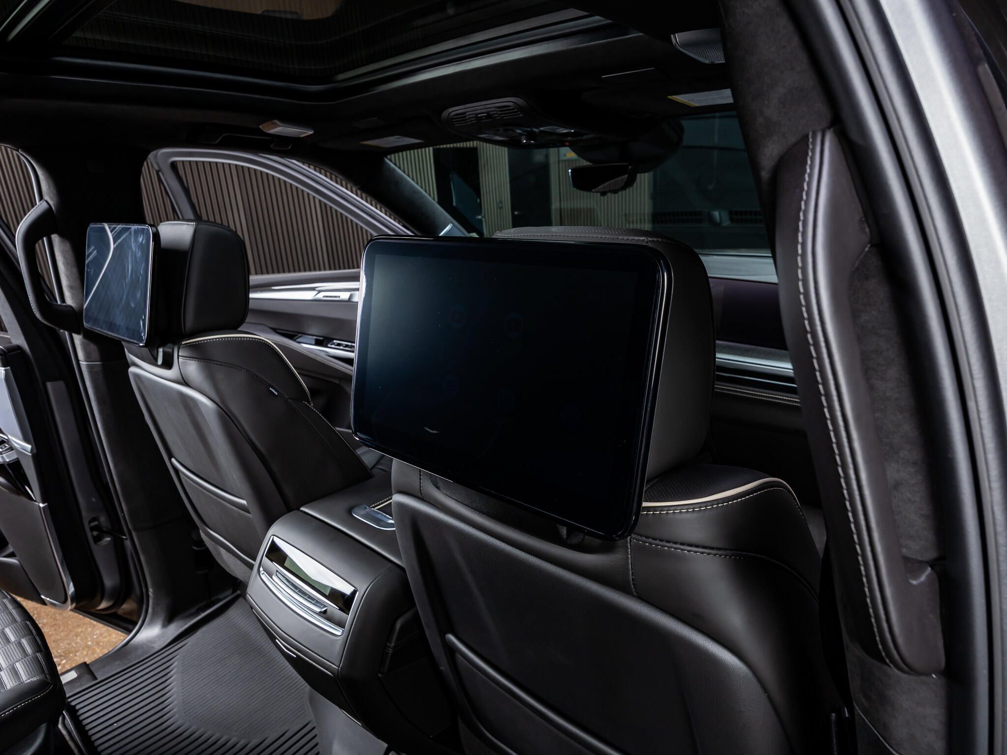 Used 2026 Cadillac Escalade V w/ LPO, Onyx Lite Package AWD/4WD image 30