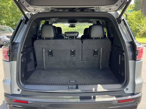 Used 2025 GMC Acadia Elevation w/ Elevation Premium Package FWD image 17